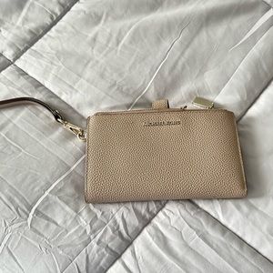 MICHAEL KORS - Adele Leather Smartphone/Wristlet Wallet